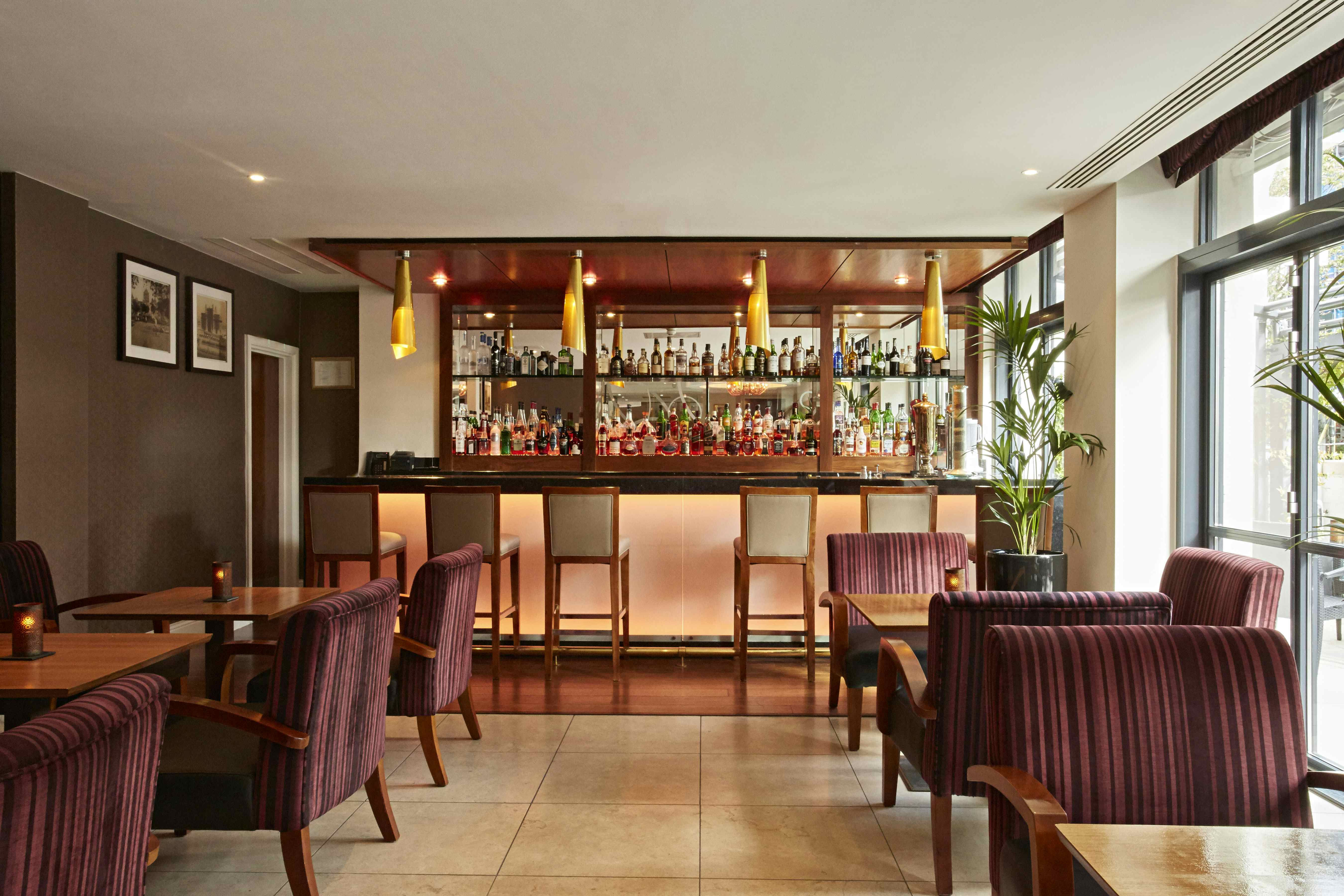 Lounge Bar, Bombay Palace